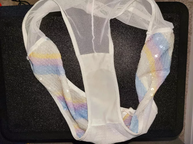 I was able to keep most of the cum inside by AngelMoonBaby77