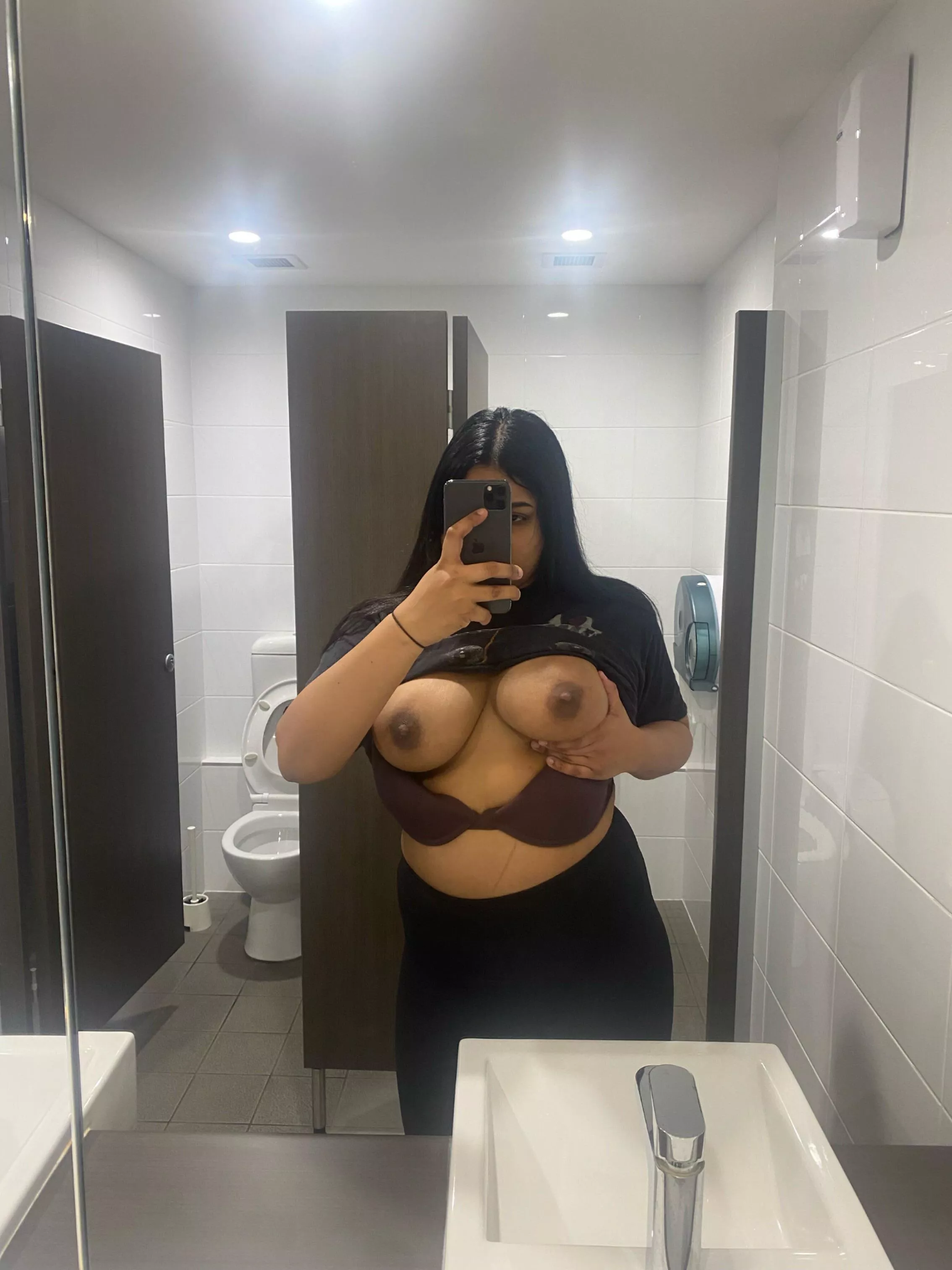 I was almost caught 😱 [F] posted by Agitated_Marzipan_24