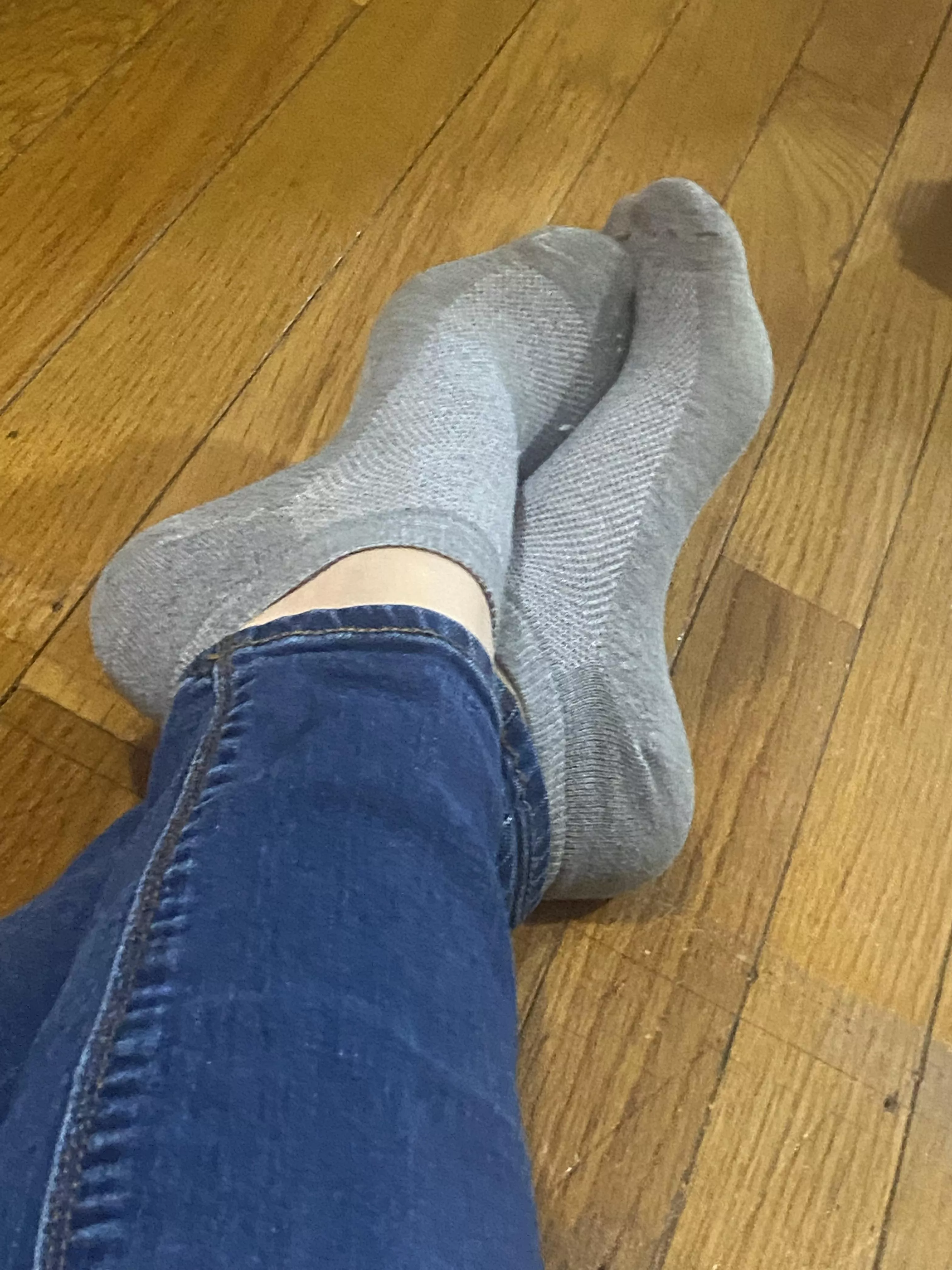 I was just sitting here admiring the shape of my own feet and I thought I’d share it here posted by candykissxo