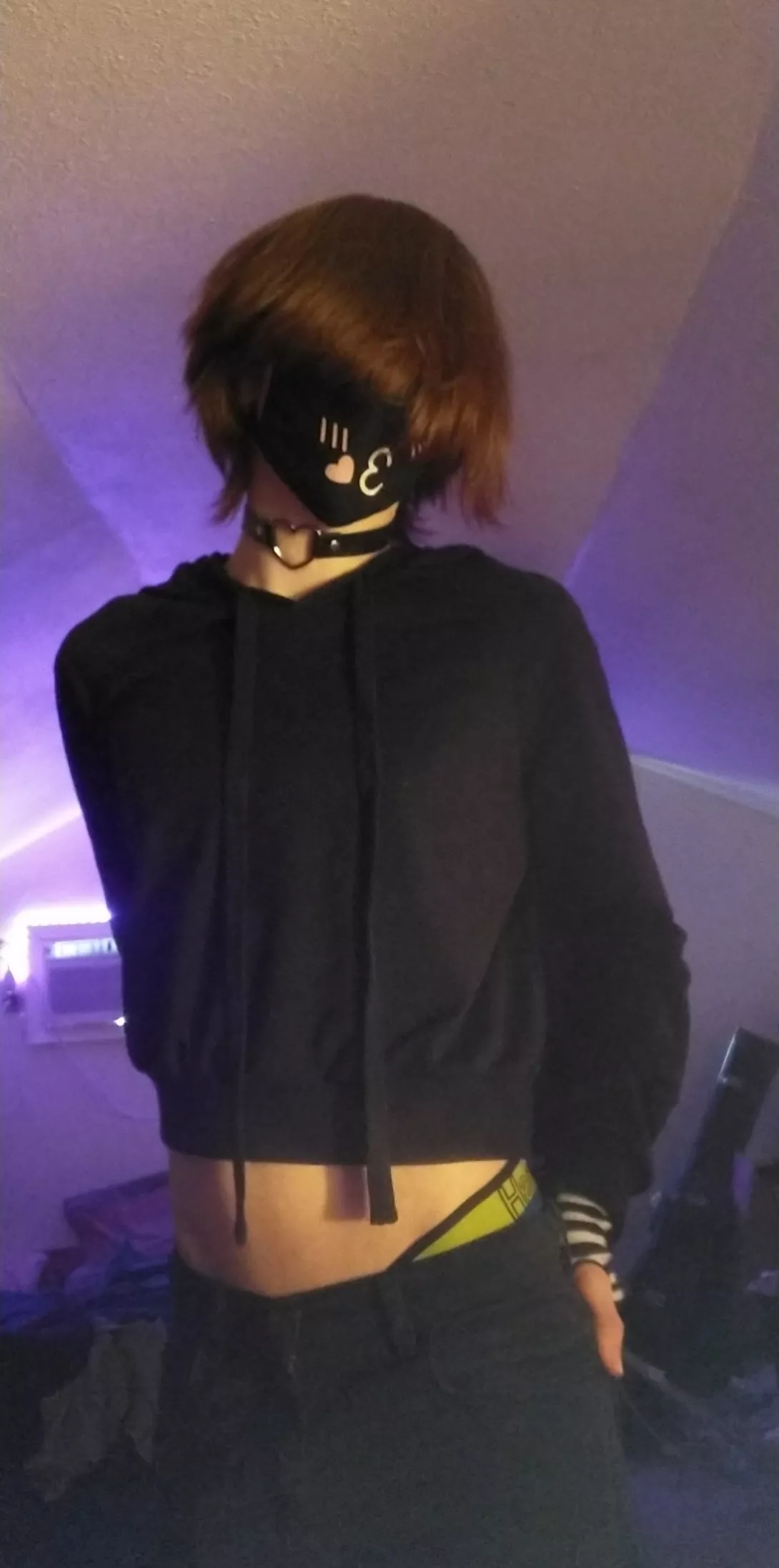 I went out like this today! I hope I look good! 💜 posted by Solaireastorasa