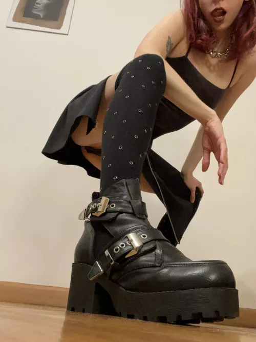 I will make you my slave. Now get on your knees and worship my boot 😏😈 by Dellarux