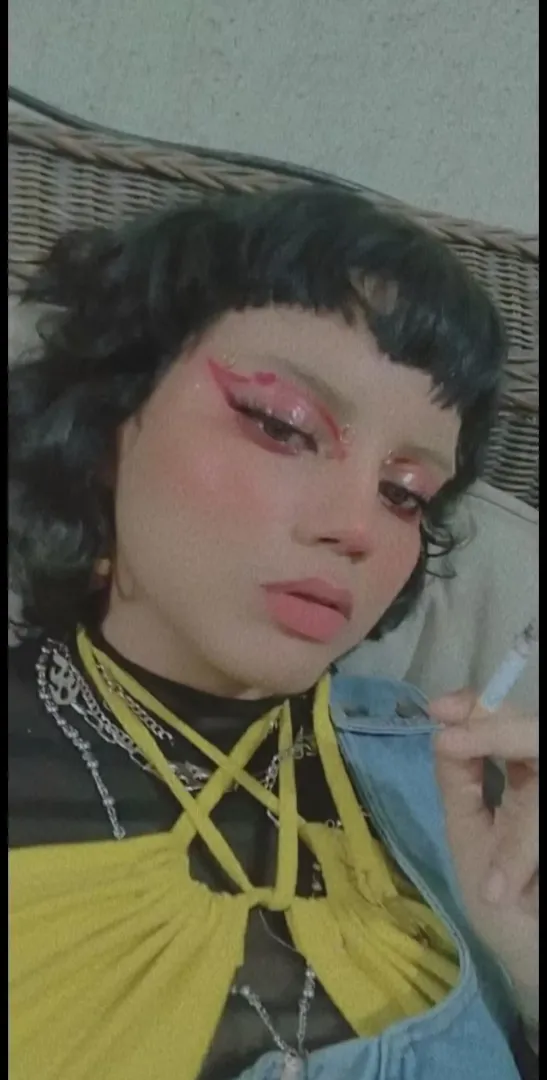 I wish a had a friend to smoke with posted by Desirekitty