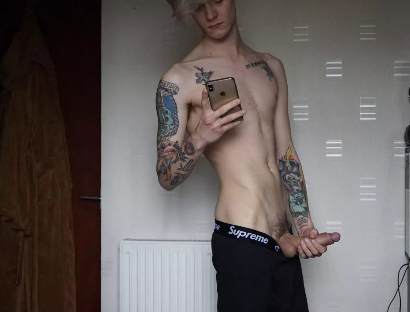 I wish I was on my knees for a group of huge cocks posted by seriouslytheworst