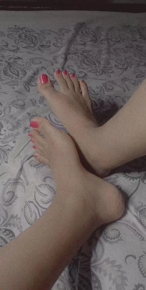 i wish someone would cover my toes in cum 🥺 by amyribbons