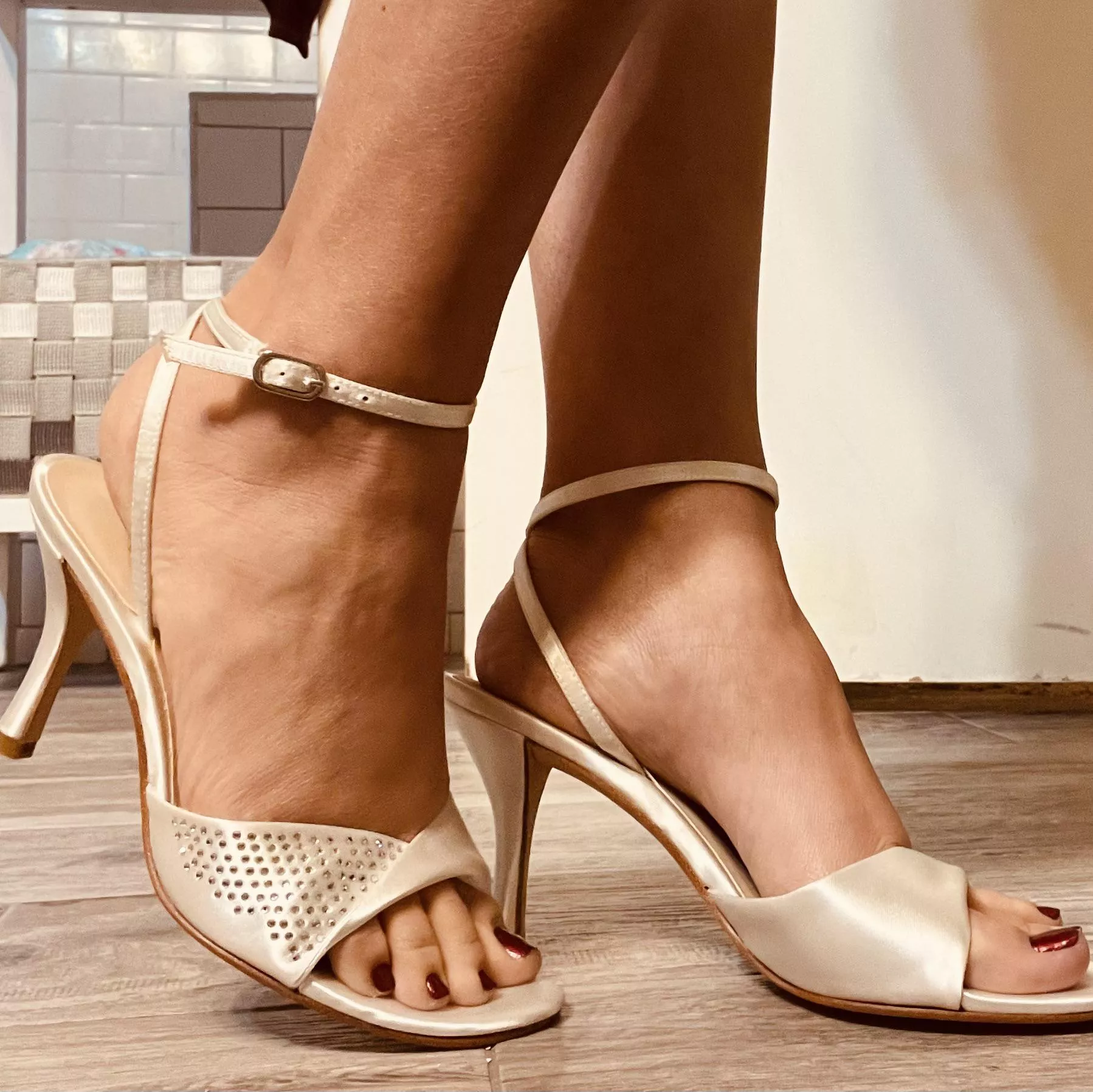 I wonder how these would look with white polish on my toes… posted by Evisfeet