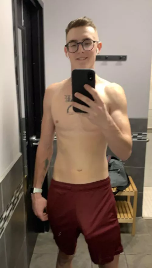 I wonder why I get looks at the gym by TommySmokeOF