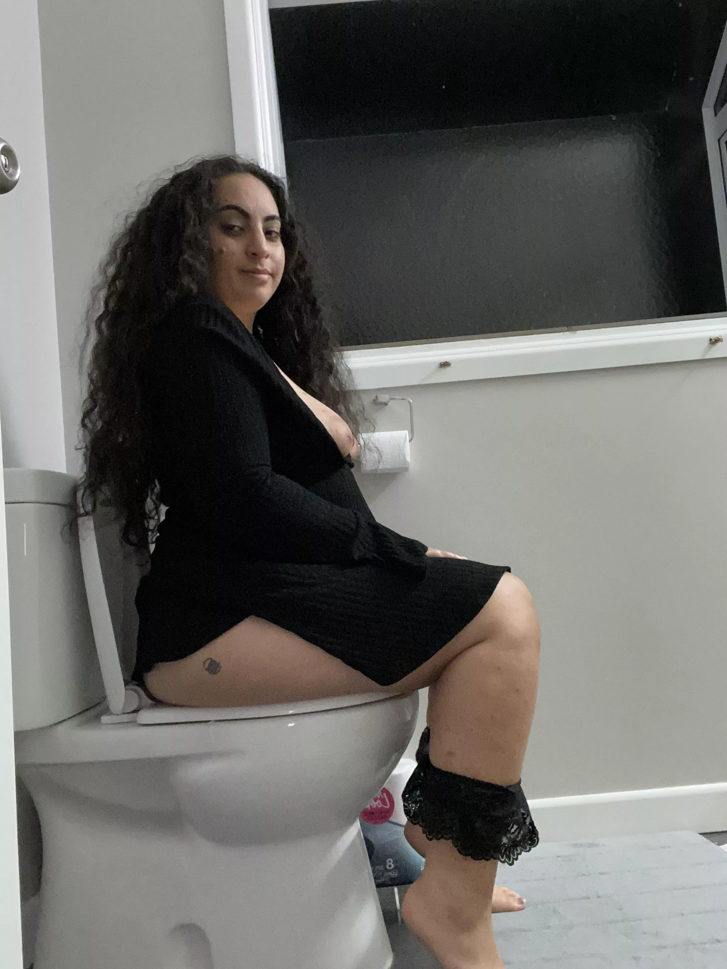 I wore this outfit for a custom 🥰 posted by Yellow_2214