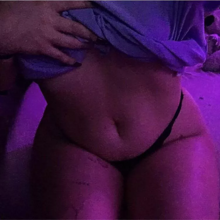 i would love a head between my thighs, you want to volunteer? <3 posted by nsfwlya