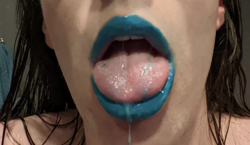 Idk what it is but weird lip colors do something to me... by Wendigo23