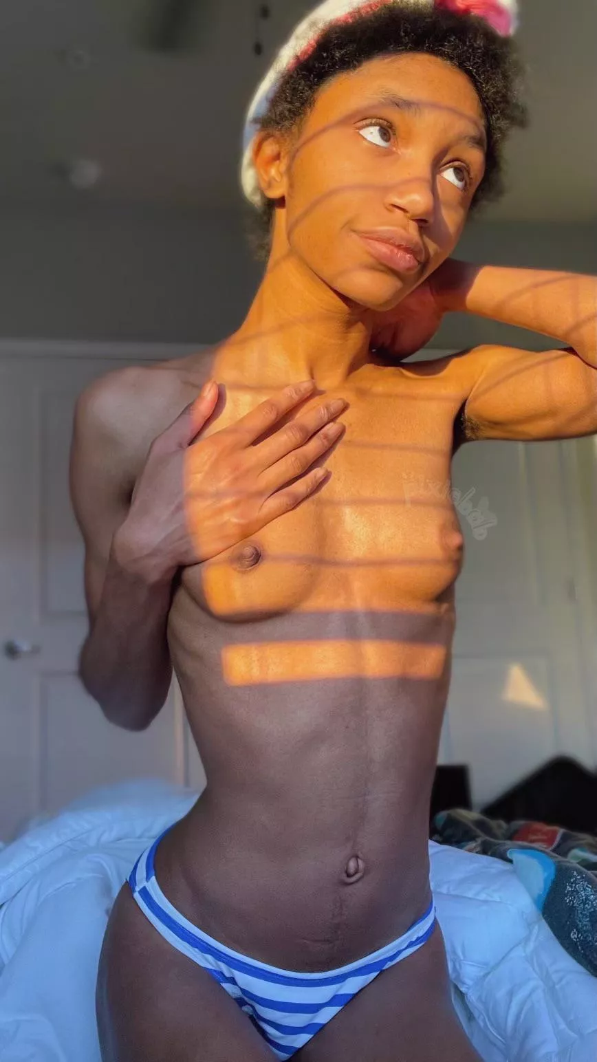 idk why but golden hour makes me a very horny pixie 🤤✨ posted by pixiebab