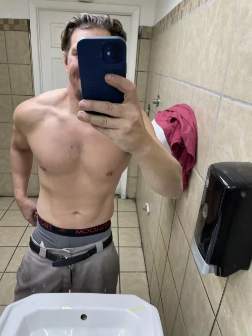 If (44) ghetto gas station rendezvous are your thing… by Indythrowaway22