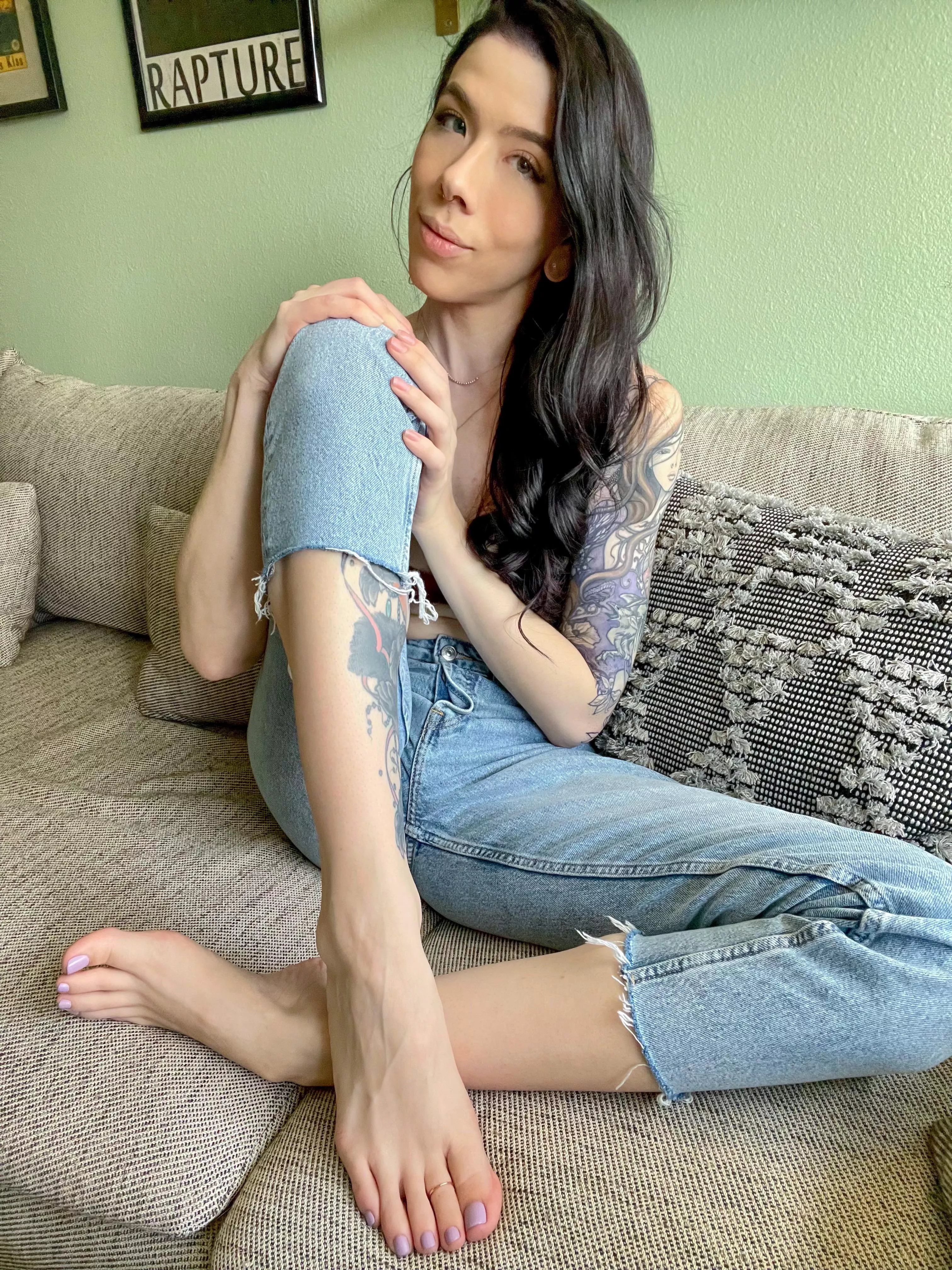 If I walk around bare foot while you’re over, would I catch you staring? Be honest 😏 posted by Thehustlerant