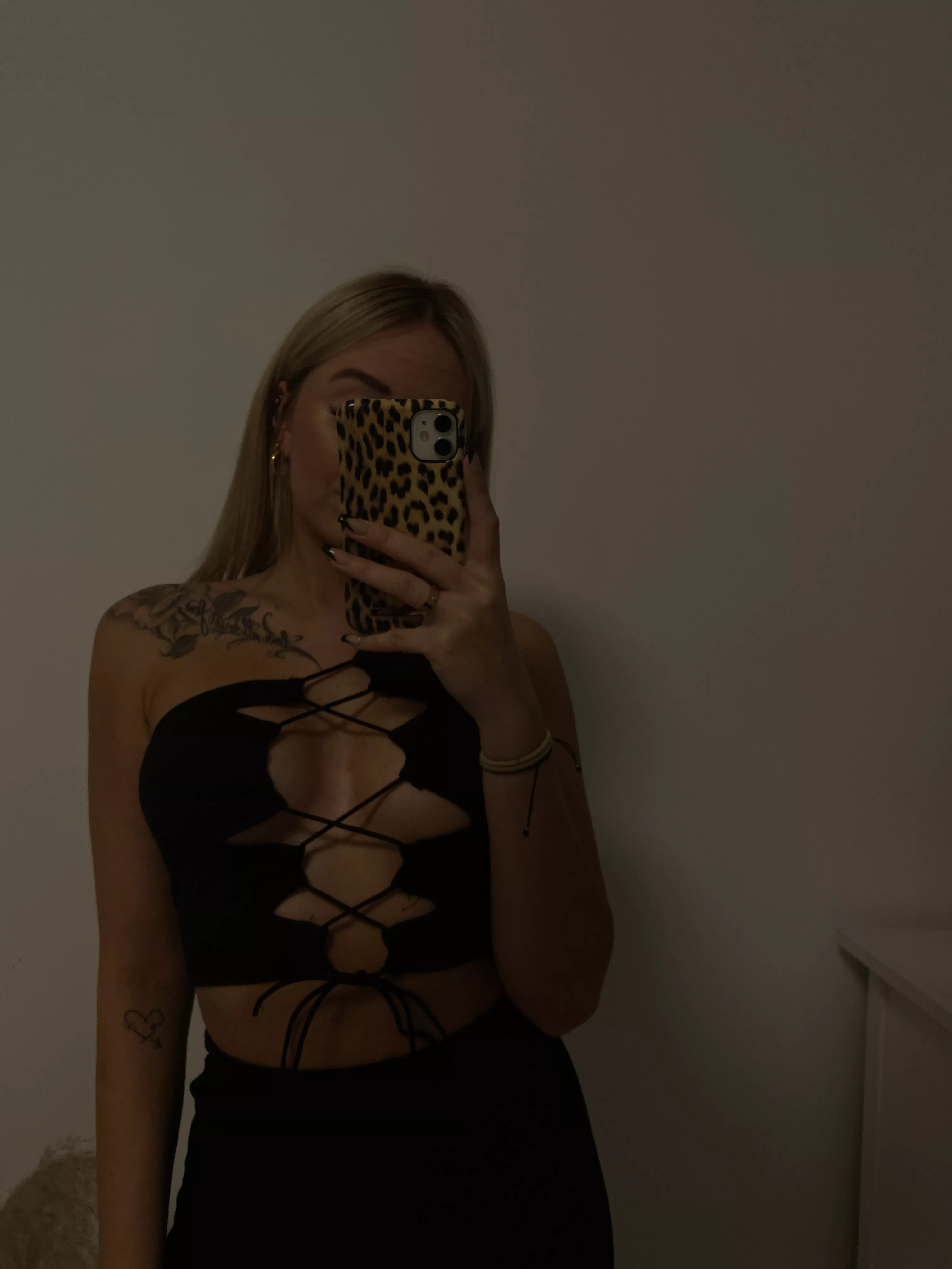 If I was next to you tonight and you had three wishes, what would they be? 😉 posted by ellifairy69