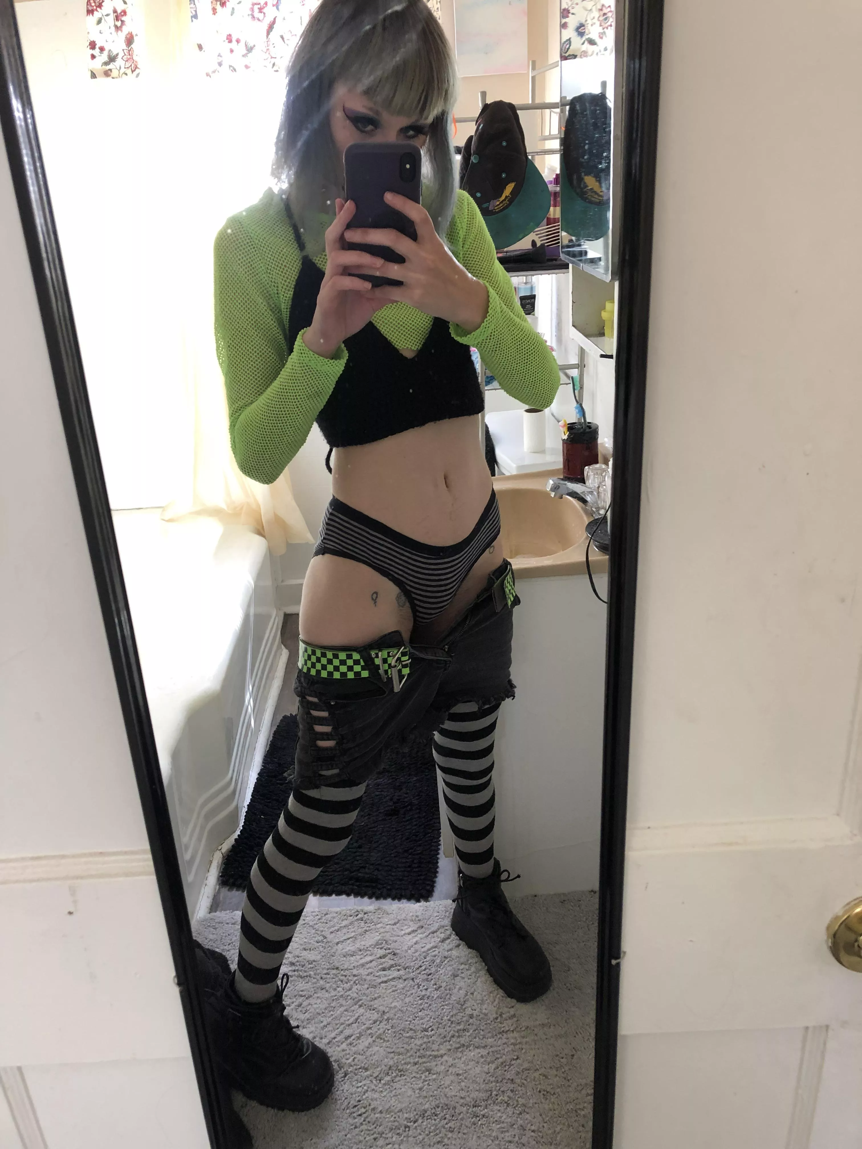 If i were ur gf i’d send you selfies all day posted by gloomybabyy