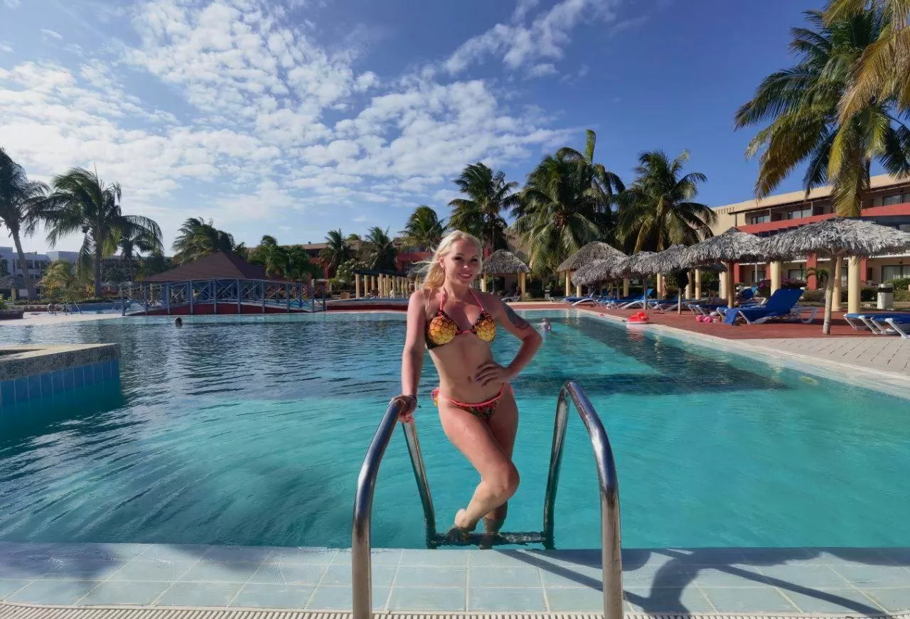 If I were your roommate, would you have sex with me in the morning? posted by quietposting221