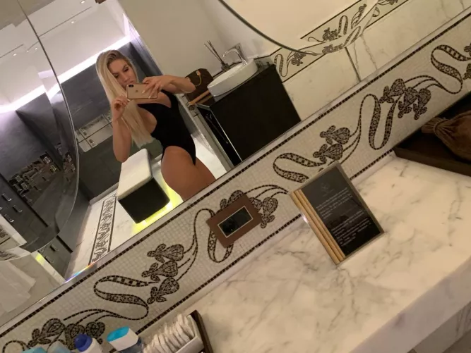 If nothing lasts forever, will you be my nothing? by Yuu-s3nzh