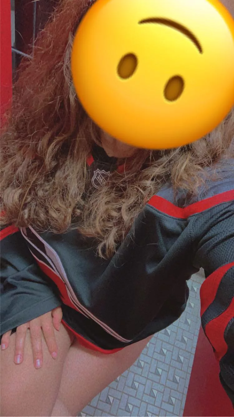 If only someone could fuck me at a hockey game the way I want to… posted by Catnina95