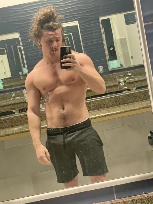 If this gets enough upvotes I’ll pull it out right on the middle of the locker room 😈 by CockOhurn