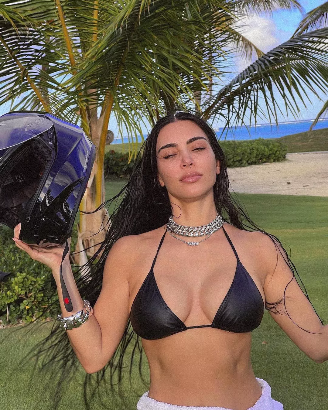 if you could choose a celebrity as your mom, who would u choose and why?? Mine is Kim Kardashian for obvious reasons lol posted by pineapple666999