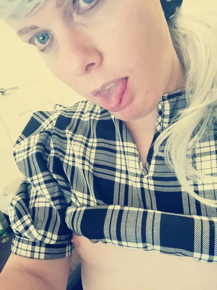 If you like small boobs, then I'm your girl 🙃 posted by ts_amber_xx