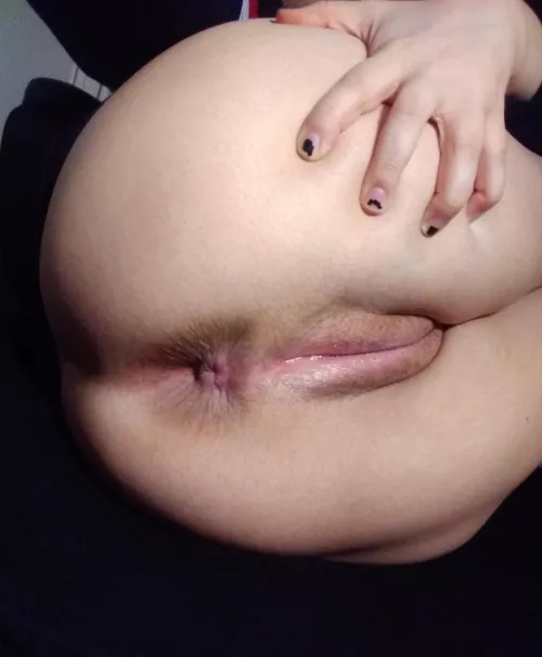 If you look closely you can see how much juice is sealed inside my puffy innie... by thick_lil_minx