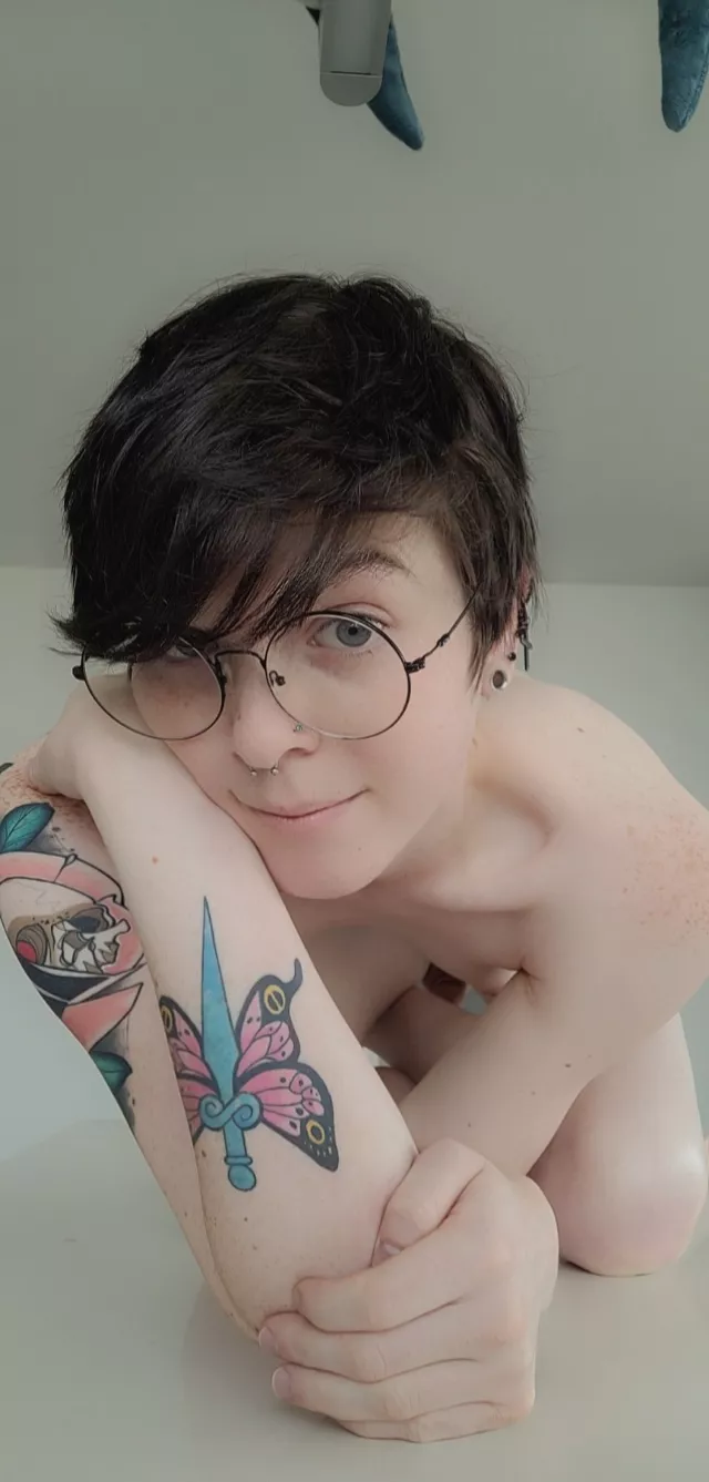 If you look hard enough, it's there 🥰 posted by Awwtum_girlie