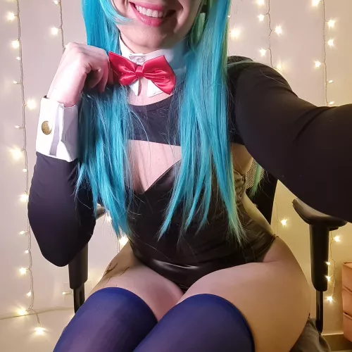 If you saw Bulma just in front of you and give a smile, what would be your reaction? by beatrizdellarosa