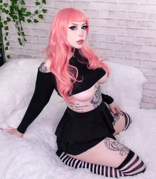 if you see this, i hope you’re having a good weekend 🖤 by gothpixi