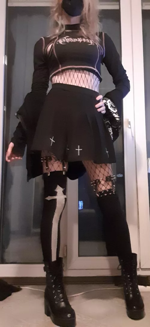 If you see this, I'm your girlfriend now by LysOnTheWindmill