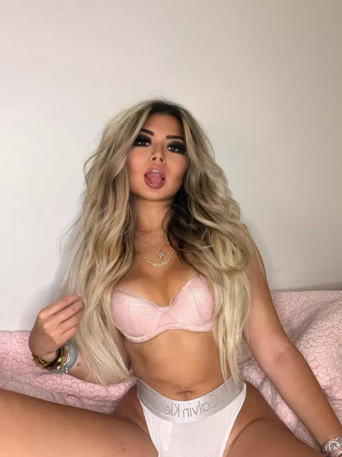 If you stopped scrolling for me… hii 🥰 by reodo