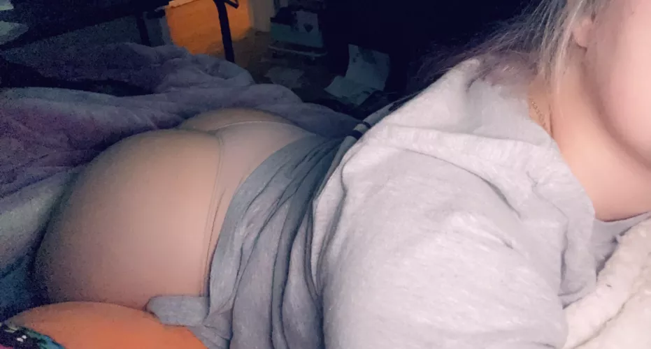 If you wake up to this sexy ass, what would you do to me? (F) (Oc) by tinkertoy28