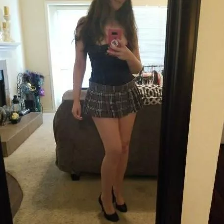 If you'd fuck this school girl, don't be shy, say hi 😍👋 posted by Trinitities