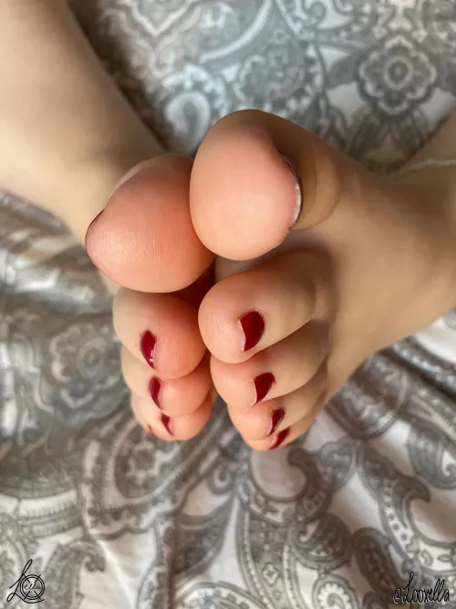 If you're happy and you know it, clap you feet by looxella