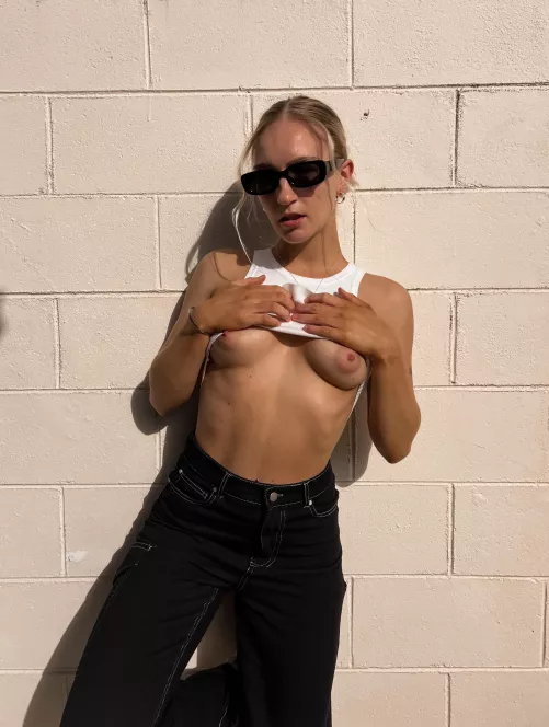 If you’re looking for quality content float my way. Sub fee of only 7.99 for incredible Australian pussy and tons of public, naughty and raw fun. Looking forward to chatting with you babe. 🖤🌶⚡️ by kenzie_hornyhale