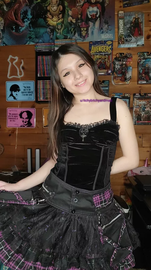 if you've ordered a nerdy emo chick, here i am by itchybitchyandmad