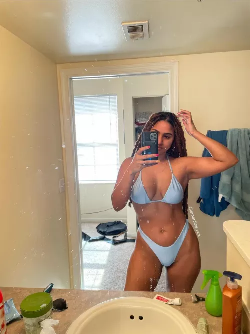 Ignore the dirty mirror look at me by Clementine-xox