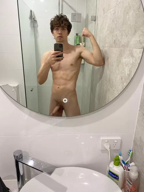 Ignore the messy hair I just worked out 😏 by Accurate-External-38