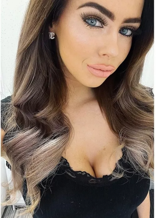 I'll bet those lips have seen their fair share of cocks by 77651234