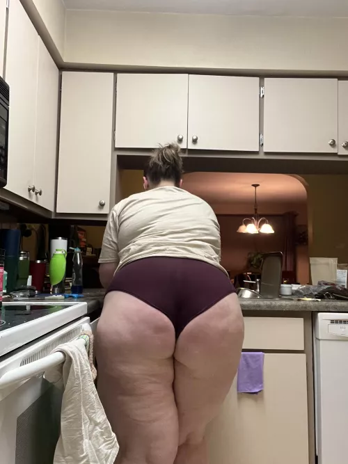 I’ll give you a blow job while you do the dishes by hot-examination7040