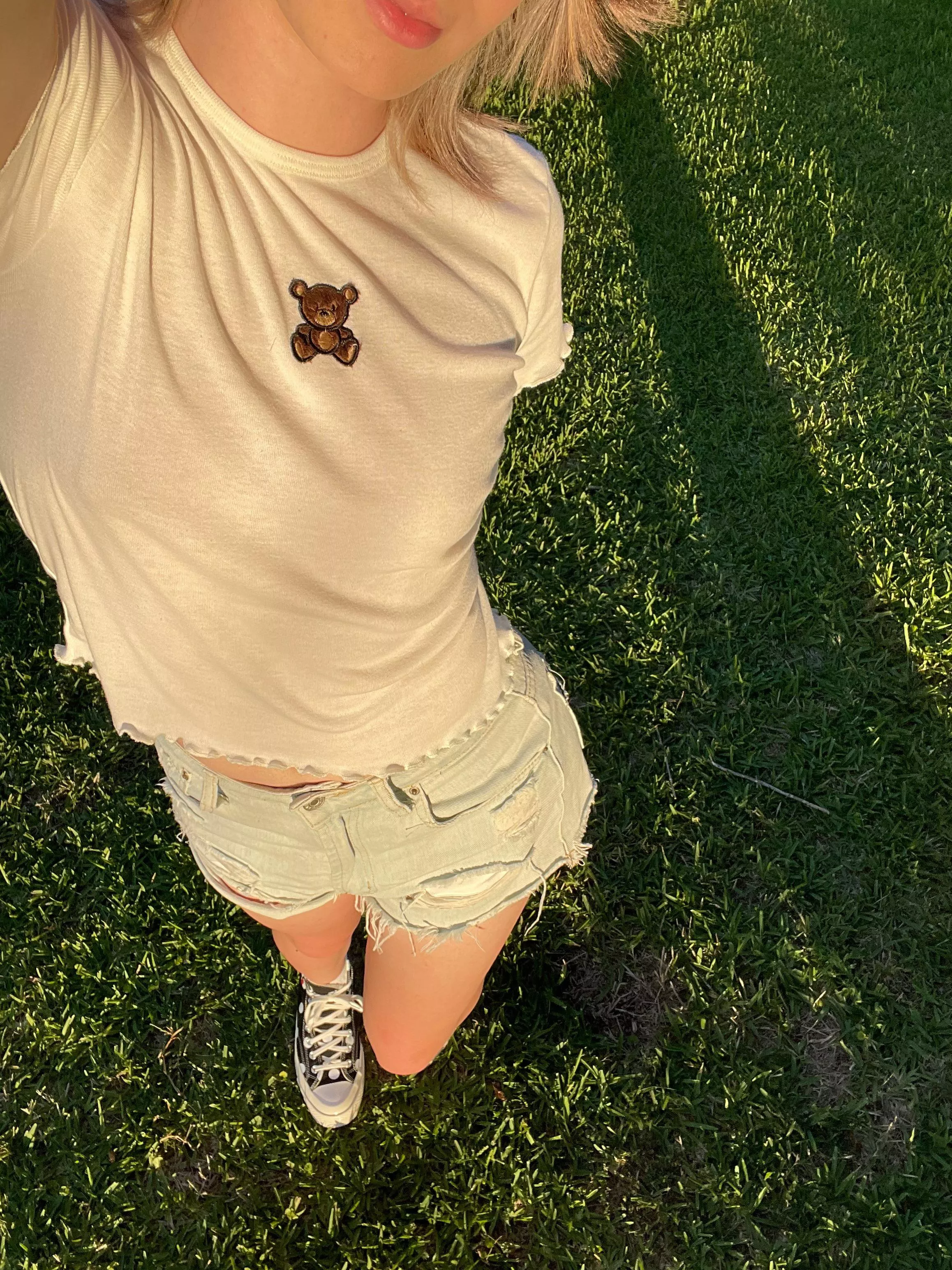 i’ll give you a kiss if you follow my instagram 😽 posted by CatBoy_420