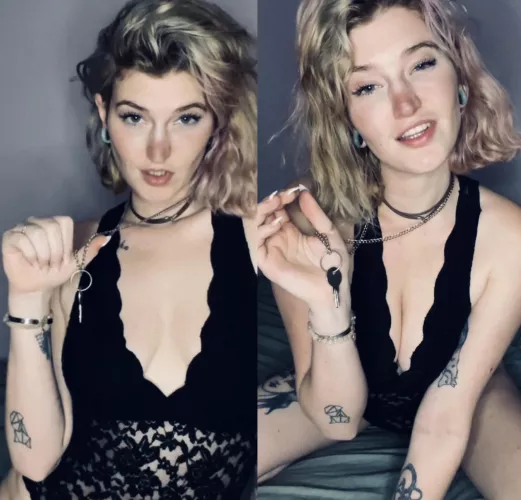 I’ll keep you locked up all day 🔑 by sunni_red