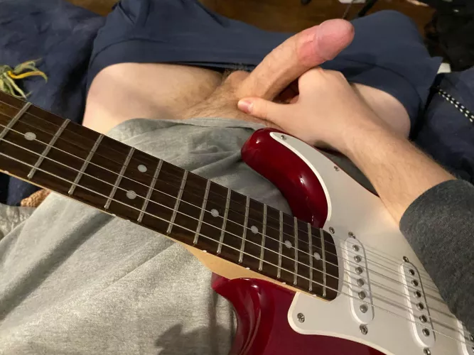 I’ll play you a song while you suck my dick by filandreo