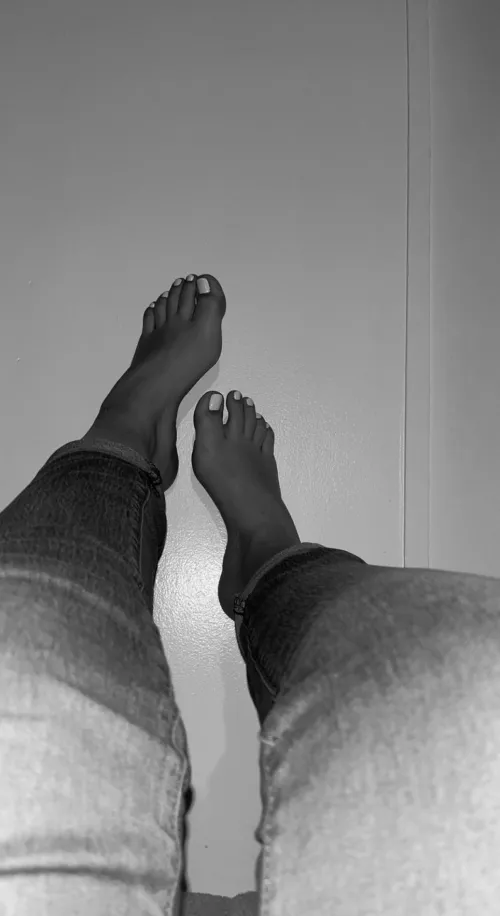 I’ll suck ‘em if u persuade me 😈 by Barefoot_babie