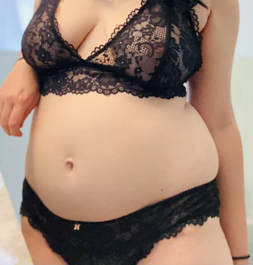 im a bit shy this is my first post... pls be nice hehe,, a bit chubby but i think its cute esp for a bunny by butchlovingbunny