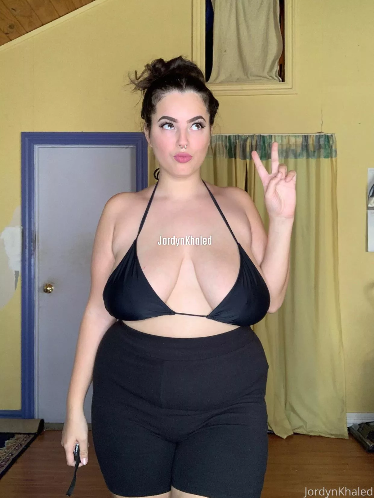 I’m a chubby girl craving your attention! 🥺💕 posted by thickjordyn