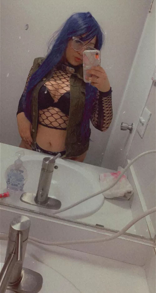 I’m a Latina MILF that loves getting fucked doggy style, check my bio for a surprise 😈 by Bellabellax_