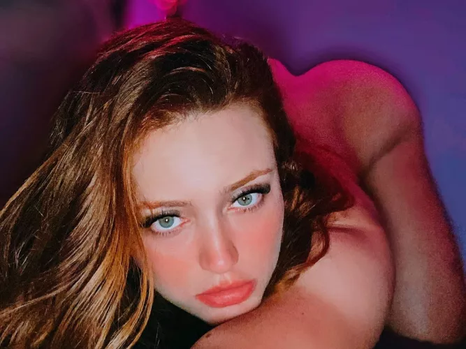 I’m a perfect girlfriend material. I do things your girlfriend doesn’t. I’m very chatting and have over 50 free vids on my premium account! Join me babe by theagness