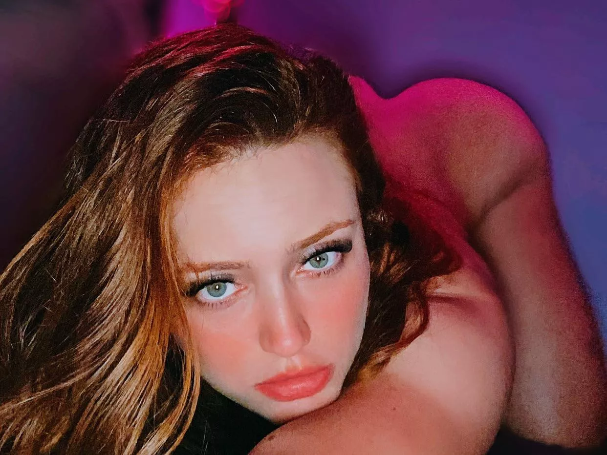 I’m a perfect girlfriend material. I do things your girlfriend doesn’t. I’m very chatting and have over 50 free vids on my premium account! Join me babe posted by theagness