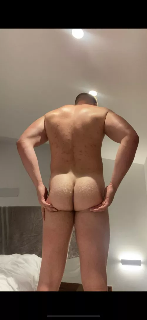 I’m at the end of your bed like this, comment what you are doing first 😈 by fitneszfreddie