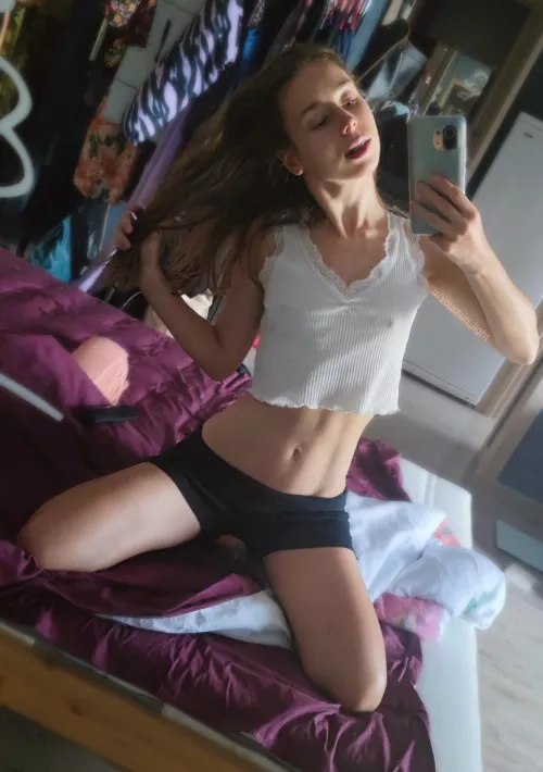 I'm barely 5'2ft! Do you like tiny girls? by yoursun_light